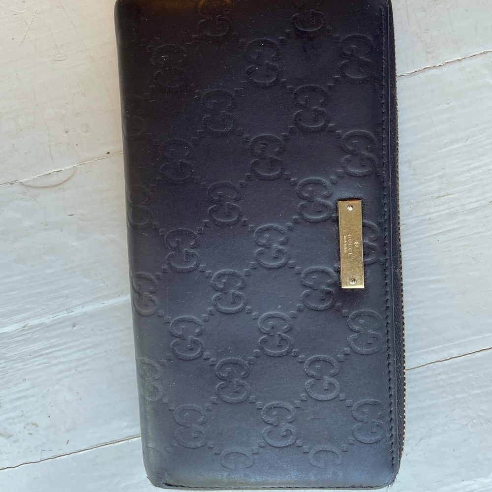 Black Gucci wallet